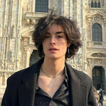 liamhenry272 is swapping clothes online from 