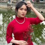 Quỳnh Tú Emily is swapping clothes online from 