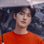 Dương Hải Duy is swapping clothes online from 