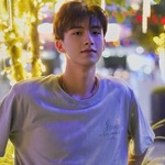 Lã Hữu Vinh is swapping clothes online from 