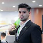 Phạm Hoàng is swapping clothes online from 