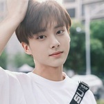 Nguyễn Văn Quân is swapping clothes online from 