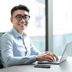 Mạnh Tiến Anh is swapping clothes online from 