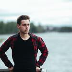 mickymakz is swapping clothes online from 