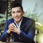 Lương Thiên Hoàng is swapping clothes online from 