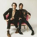 idkhowmerch is swapping clothes online from 