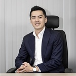 Quý Lâm Thăng is swapping clothes online from 