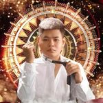 Nguyễn Ngọc Long is swapping clothes online from 