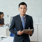 Phạm Xuân Tiến is swapping clothes online from 