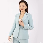Vi Anh Thủy is swapping clothes online from 