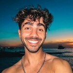 fedevigevanimerch is swapping clothes online from 