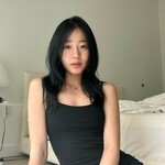 evelynhamerch is swapping clothes online from 