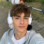 albertojwilliams is swapping clothes online from 