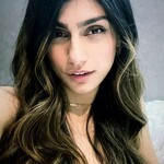 miakhalifah77 is swapping clothes online from 