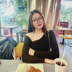 Hồng Ốc is swapping clothes online from 