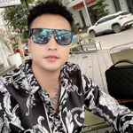 khainamsunwin is swapping clothes online from 