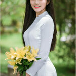tranbichphuong is swapping clothes online from 