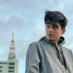 raphaellgoddard is swapping clothes online from 