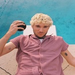 jeremyzuckermerch is swapping clothes online from 