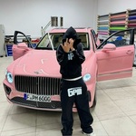 6pmrecordsmerch is swapping clothes online from 