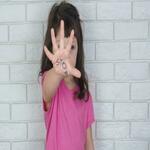 ấu dâm is swapping clothes online from 