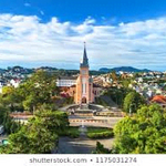 phuongthong76hp is swapping clothes online from 