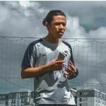 CEO Hoàng Văn Đạt is swapping clothes online from 