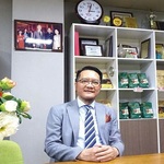 tranvanlieng is swapping clothes online from 