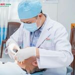 Bác sĩ nha khoa is swapping clothes online from 
