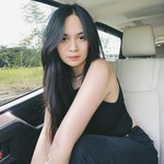 eira is swapping clothes online from 