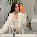 felicita is swapping clothes online from 
