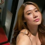 cassily is swapping clothes online from 