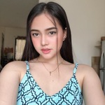 elfleda is swapping clothes online from 