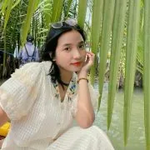 Copyrighter Trần Hồng Nhật is swapping clothes online from 