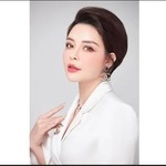 tacgiaannaphan is swapping clothes online from 