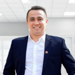 tranvanloc is swapping clothes online from 