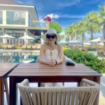 Thu Hiền is swapping clothes online from 