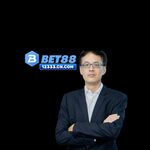 CEO Lê Minh Quân is swapping clothes online from 