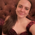 alexis_clark is swapping clothes online from 