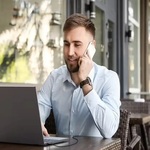 Phạm Đức Long is swapping clothes online from 