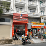 thaypiniphonehcm is swapping clothes online from 