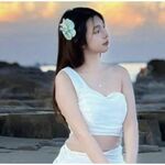 Trần Tiểu Phương is swapping clothes online from 