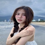 Trịnh Mai Quyên is swapping clothes online from 