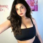 simranthakur336533 is swapping clothes online from 