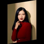 CEO Hà Minh Ngọc is swapping clothes online from 