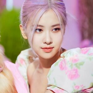 dauhieumangthai1 is swapping clothes online from 