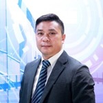 Tạ Văn Lâm is swapping clothes online from 