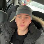 michaeljones453 is swapping clothes online from 