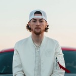baileyzimmermanmerch is swapping clothes online from 