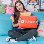 moriahelizabethmerch is swapping clothes online from 